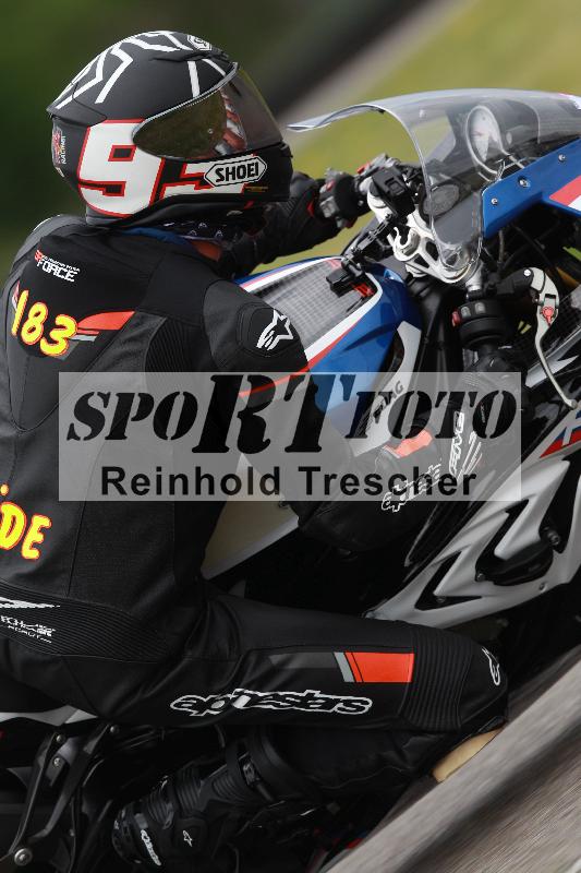 Archiv-2022/13 25.04.2022 Plüss Moto Sport ADR/Freies Fahren/backside